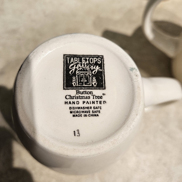 Tabletops gallery Button Christmas Tree Set of 4 Coffee Cups - Picture 5 of 6